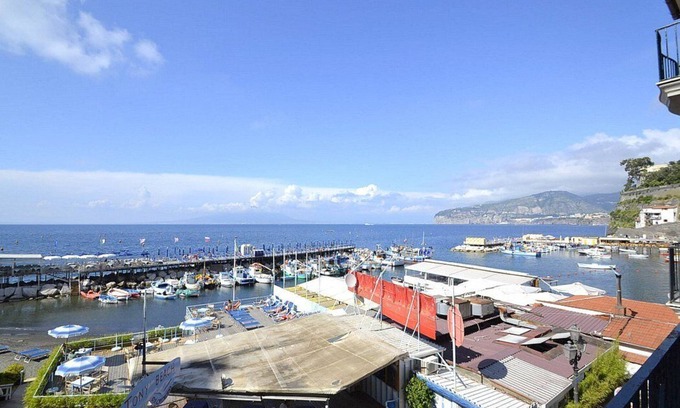 Sorrento City Centre Apartment | Casa Marama: A welcoming apartment situated at a short distance from the beach, with Free WI-FI.