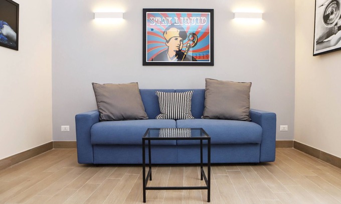 Historical Center Apartment | Contemporary Art Apartment at Piazza Bellini by Wonderful Italy
