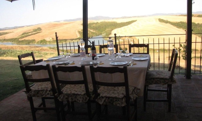 Peccioli Villa | Cosy apartment in villa for 4 guests with pool, WIFI