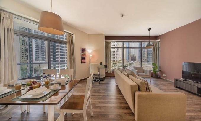 Dubai Marina Apartment | Cozy Apt With Balcony Near Dubai Marina Walk