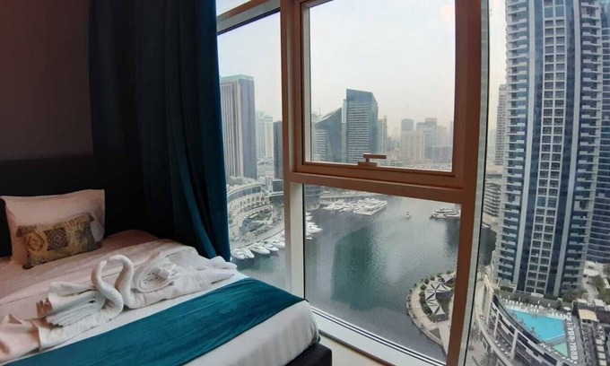 Dubai Marina Apartment | Deluxe 2 bedroom apartment with full marina view
