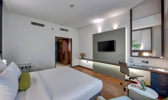 Al Muraqqabat House | Deluxe King or Twin Room Near Al Rigga Metro