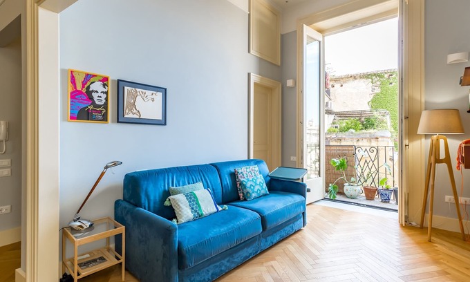 Vittorio Emanuele Apartment | Donna Costanza - Stylish and Panoramic Flat