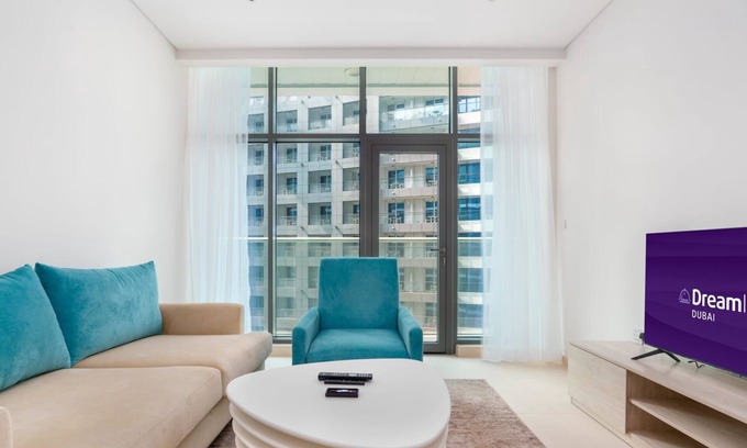 Palm Jumeirah Apartment | Dream Inn - 1BR with Beach & Infinity Pool Access