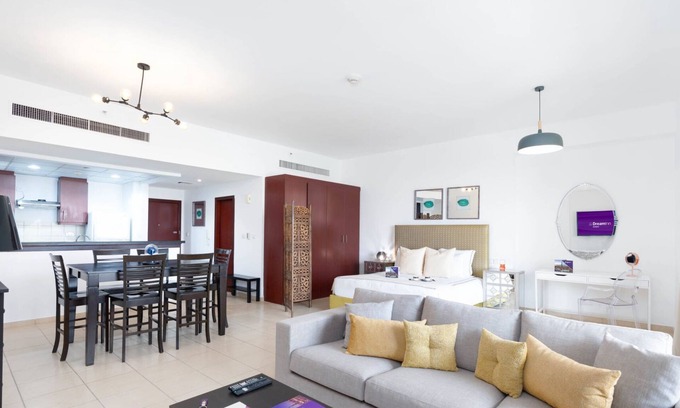 Dubai Marina Apartment | Dream Inn - Spacious studio - 2 mins to JBR Beach