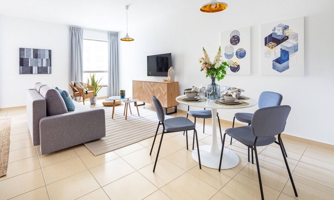 Dubai Marina Apartment | Elegant and Spacious Studio Apartment in JBR