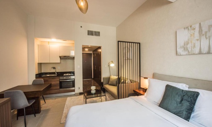 Dubai Marina Apartment | Fantastay - Deluxe Studios Brand new Swarovski inspired tower
