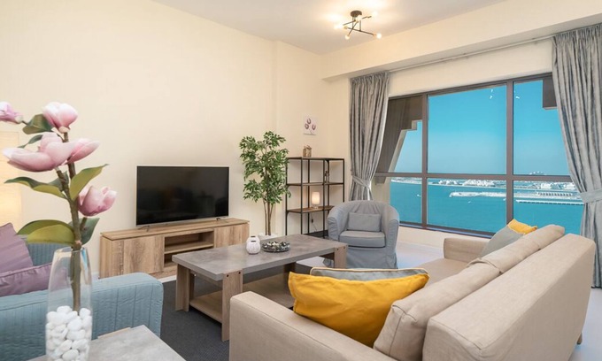 Dubai Marina Apartment | Fantastic Sea Views Apt in JBR by the Beach