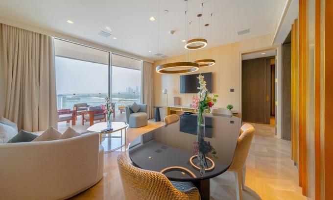Palm Jumeirah Apartment | Fascinating 1BR with Sea View at FIVE Palm