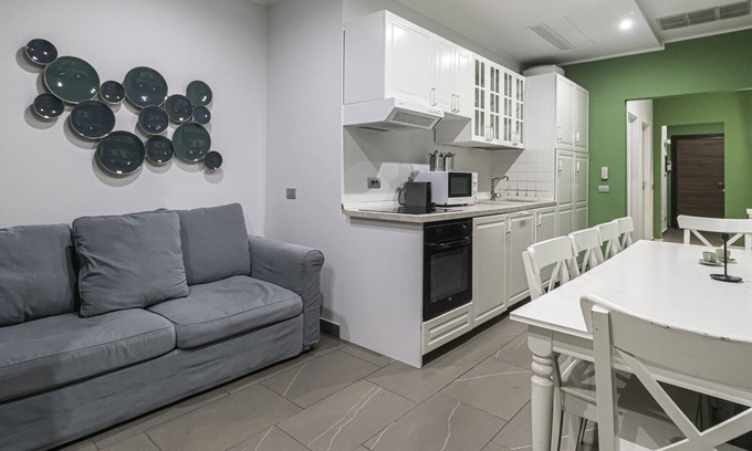 Cerchia dei navigli Apartment | Foro Buonaparte 68 - Five Bedroom Apartment, Sleeps 10