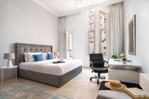 Dubai Sports City Apartment | Frank Porter - Canal Residence