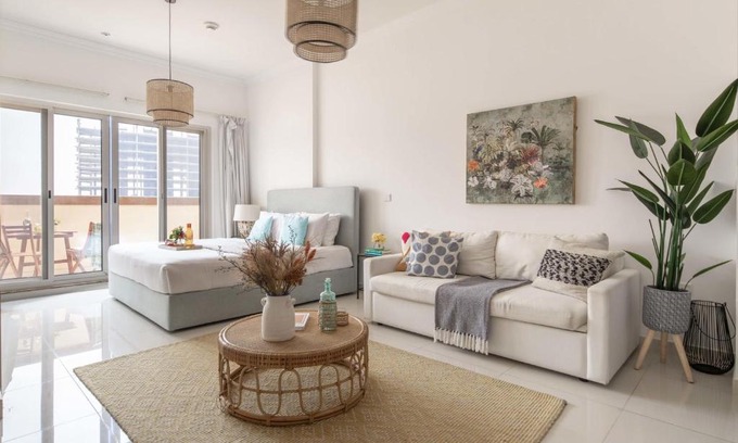 Dubai Sports City Apartment | Frank Porter - Canal Residence