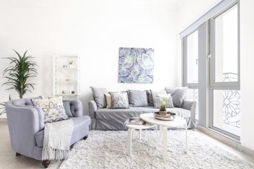 Dubai Sports City Apartment | Frank Porter - Canal Residence