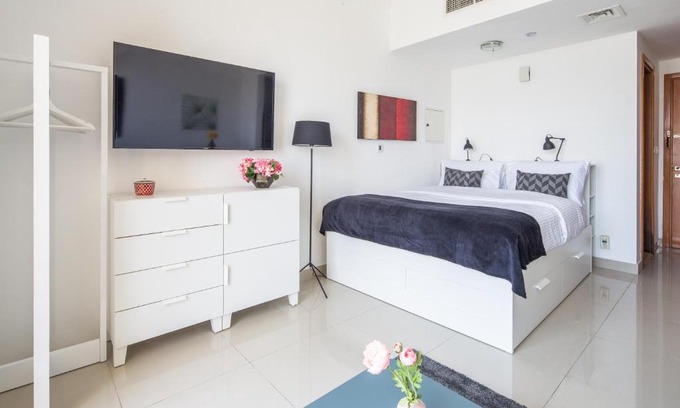 Dubai Production City Apartment | Frank Porter - Lakeside