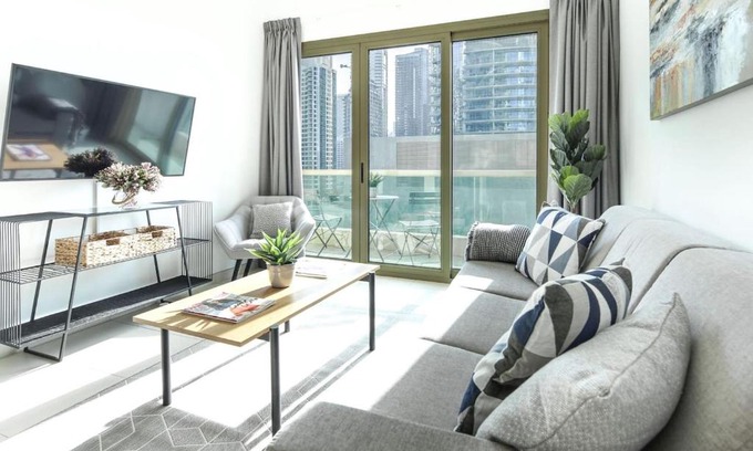 Dubai Marina Apartment | Frank Porter - Royal Oceanic