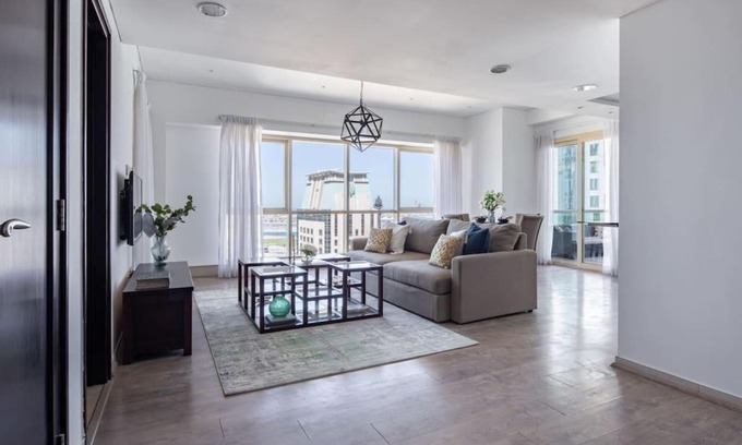 Dubai Marina Apartment | Frank Porter - Royal Oceanic