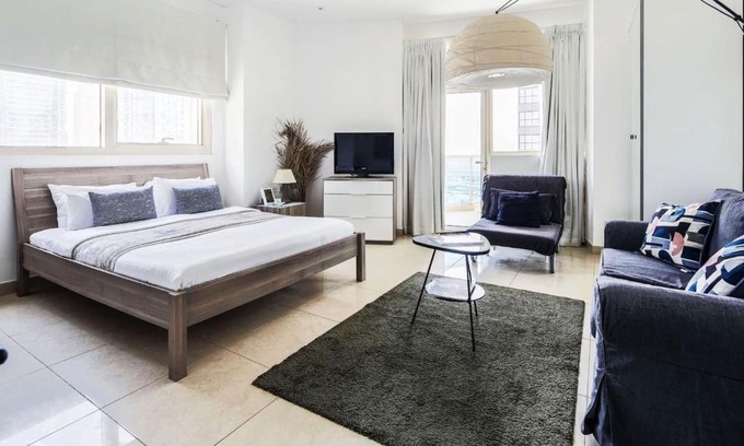 Dubai Marina Apartment | Frank Porter - Yacht Bay