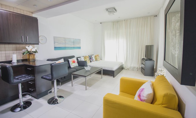 Dubai Marina Apartment | Full Marina View! HUGE Balcony