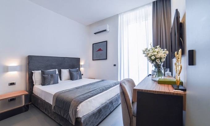 Santa Lucia Bed & Breakfast | Gray Room 3 - 133