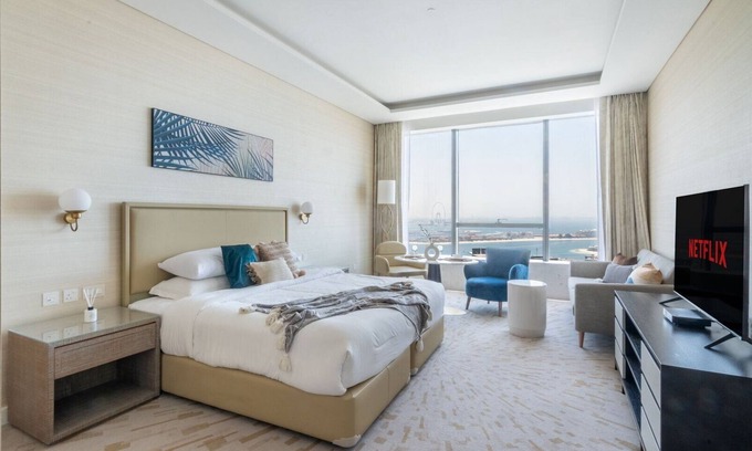Palm Jumeirah Apartment | GuestReady - Bejeweled Studio at The Palm Tower