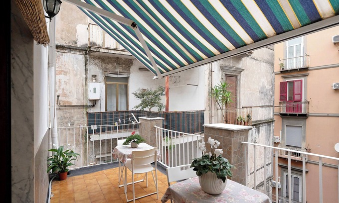 Montecalvario Apartment | Holiday Apartment "La Casa Di Gennaro - Napoli" with Private Terrace and Wi-Fi
