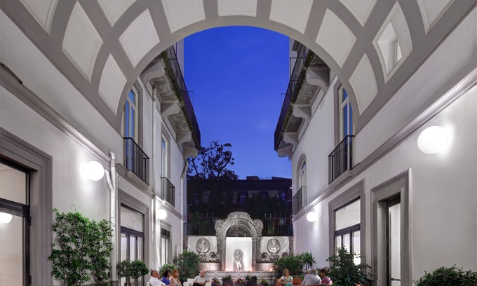 Historical Center Hotel | Hotel Piazza Bellini & Apartments