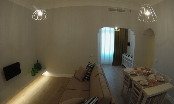 Sant'Agata sui Due Golfi House | House with garden in central position