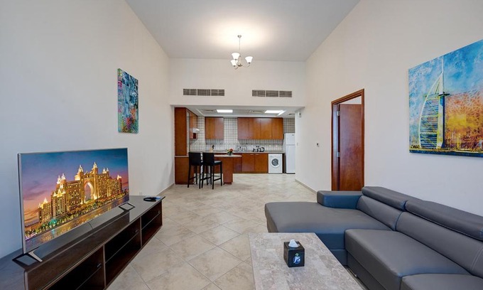 Motor City Apartment | J5 One Bedroom Holiday Homes Uptown Motor City