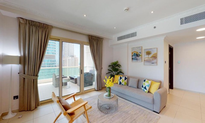 Dubai Marina Apartment | Key View - Royal Oceanic