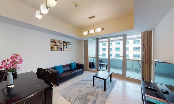 Dubai Marina Apartment | Key View - The Waves