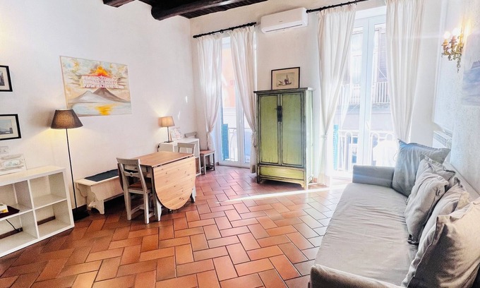 Quartieri Spagnoli Apartment | La Casa Di Licia a few meters from Piazza del Plebiscito