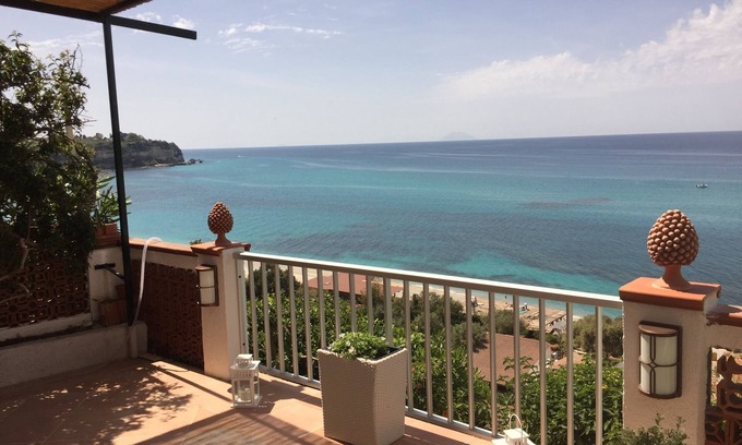 Tropea Apartment | LA MARINETTE TERRACE ON THE SEA