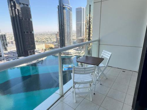 Jumeirah Lake Towers Apartment | Lake View 1br apartment JLT 1 min to metro