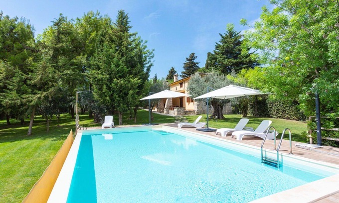 Casalbordino House | Lovely apartment in villa for 6 guests with WIFI, pool, TV and terrace