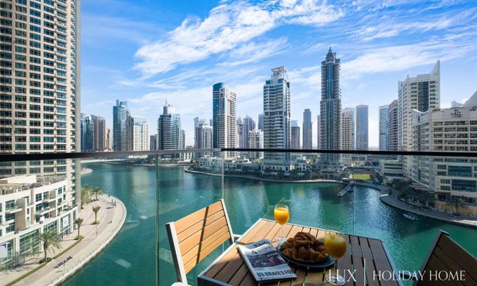 Dubai Marina Apartment | LUX - Contemporary Suite with Full Marina View