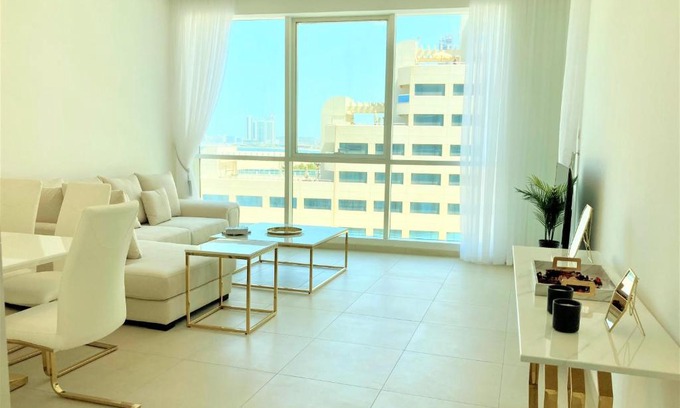 Dubai Marina Apartment | Luxurious stay at the Walk JBR