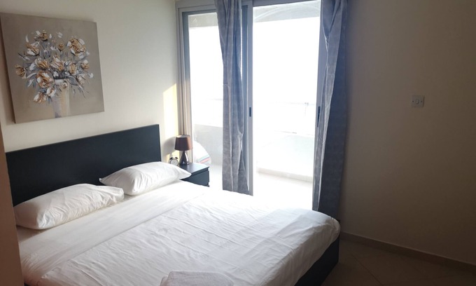 Dubai Marina Apartment | Marina BestView Ruby 18 Luxury Apt next to metro