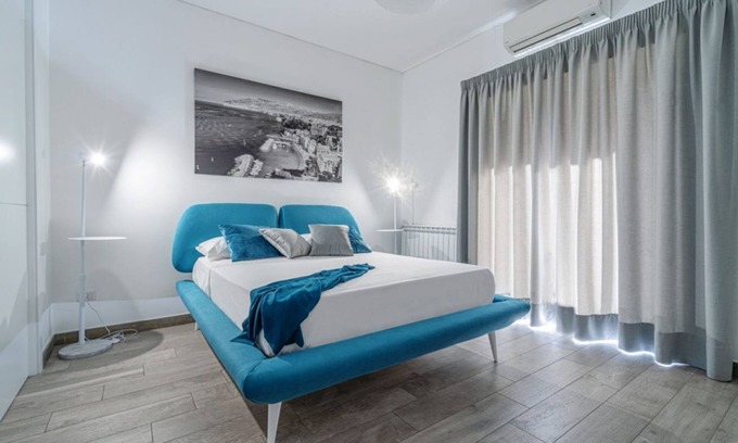 Sorrento City Centre Apartment | Modern Sorrento Apartment with Terrace&TennisCourt