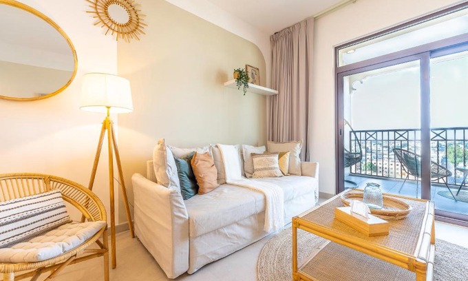 Umm Suqeim 3 Apartment | Monty Holiday Home - Beach Life Boho 1BR with Burj Al Arab View