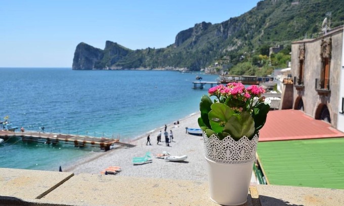 Marina del Cantone Apartment | Musdea, Mimì sul Mare. Apartmet with private beach