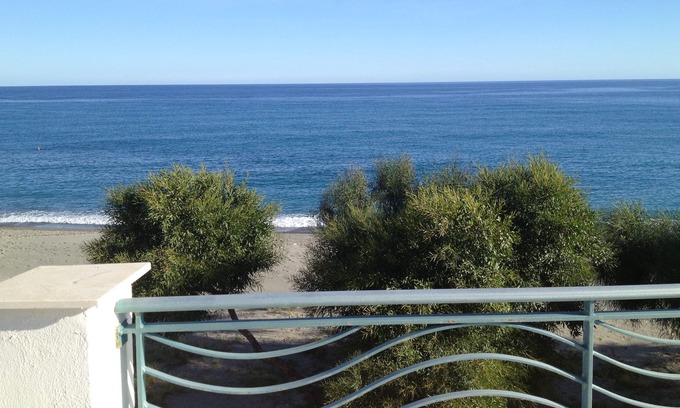 Brancaleone House | New modern beachfront townhouse on pristine private beach