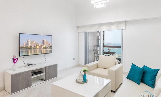 Dubai Marina Apartment | One Bedroom Apartment in Cayan Tower by Deluxe Holiday Homes
