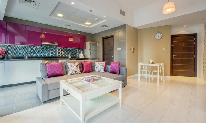 Dubai Marina Apartment | Outstanding Apartment at the Cayan Tower by Deluxe Holiday Homes