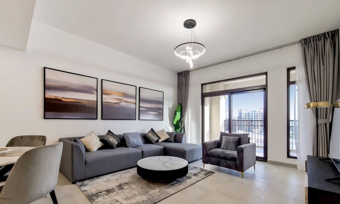 Umm Suqeim 3 Apartment | Primestay- Luxury 1BR near Burj Al Arab and Souk Madinat