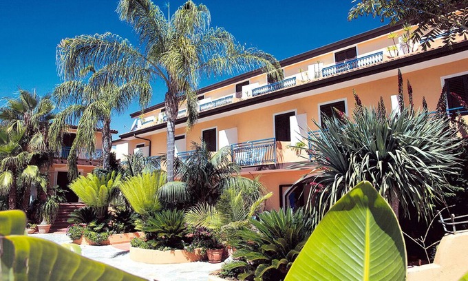 Ricadi House | Residence Esmeraldo