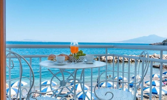 Marina di Puolo House | Sapphire Rooms