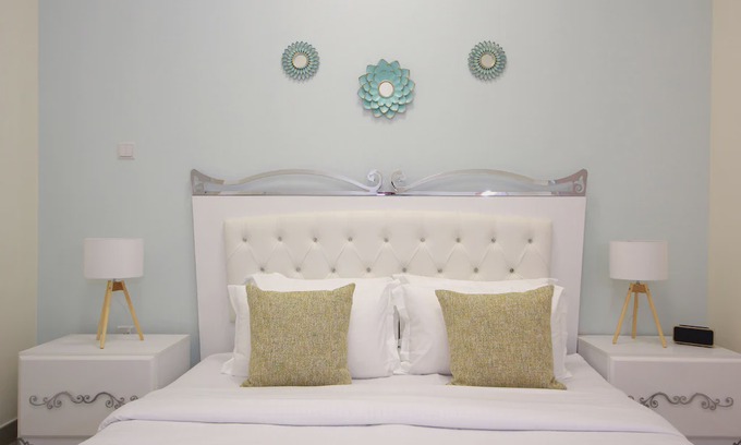 Dubai Media City Apartment | Signature Holiday Homes - Furnished 1BHK in Marina Arcade, Marina Dubai