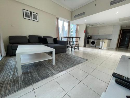 Jumeirah Lake Towers Apartment | Spacious 1 Bedroom Apartment in JLT