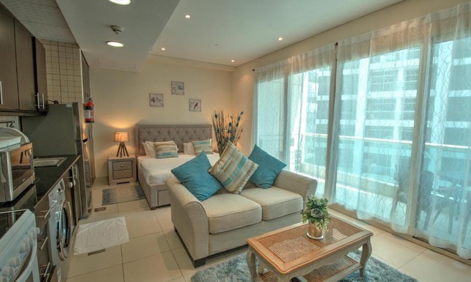 Dubai Marina Apartment | Studio Apartment in Jumeirah Beach Residence by Deluxe Holiday Homes