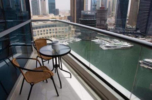 Dubai Marina Apartment | Studio - Bay Central Tower
